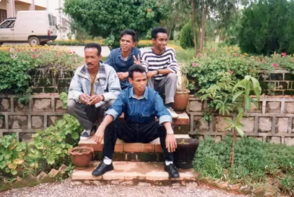 Santionany tamin'ireo mpiofana. Iza no iza ? (1995)