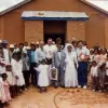 Fanambadian’i Georges sy Charline, isan’ireo nanampy tamin’ny fanorenana ny pylône an’ny RDB eny Andohalo. Fitsofan-drano tany Mahatsinjo-Amboditanimena-Ijely tamin’ny 25 novambra 1995