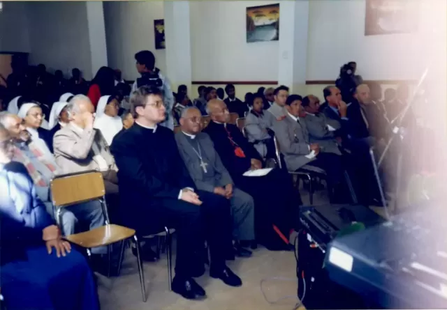 Ireo olona nasaina nandritra ny lanonana fitokanana ny RDB ny 27 jona 1996