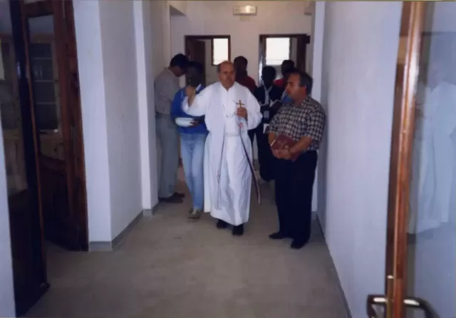 Mompera Luigi Zuppini, mitsodrano ny lalantsara ambany rihana (1996)
