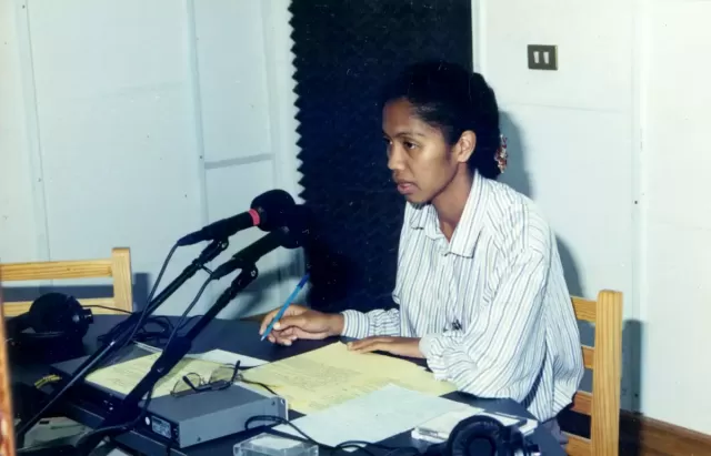 Ratovoarivelo Ndrasantsoa Marie Frédeline, manomana ny fandaharana "Tsiahy", isan'ireo fandaharana voalohany teto amin'ny RDB (1996)